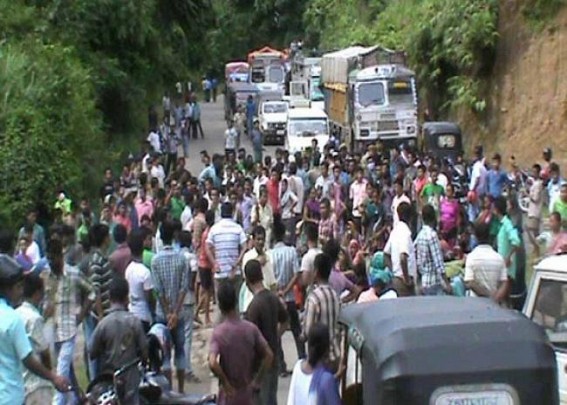 Road blockaded by MGNREGA workers Road blockaded by MGNREGA workers